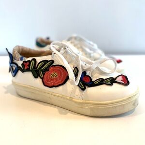 White Embroidered Floral Sneakers Multicolor Flower Detail Size 6 Casual Shoe